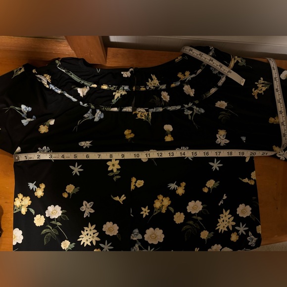 EUC Ann Taylor Factory Boho Top Feminine Black with Floral print - Picture 8 of 8